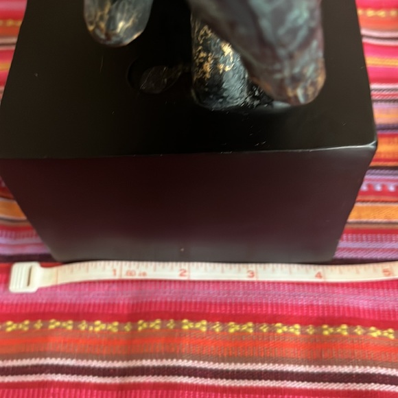 Holding Hands/Interlocking Pinky Fingers Sculpture - Picture 7 of 10